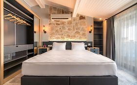 Isola 12 Hotel
